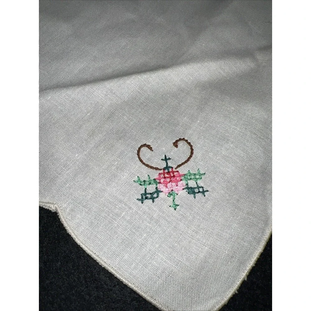 VTG HANKIE HANKY PETIT POINT PINK FLORAL CROSS DESIGN ON SIMPLE WHITE LINEN 15”